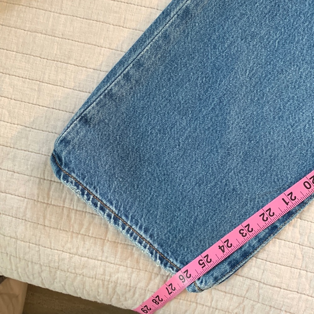 NWT Levi’s premium ribcage straight ankle distressed med wash 28” - Picture 16 of 16